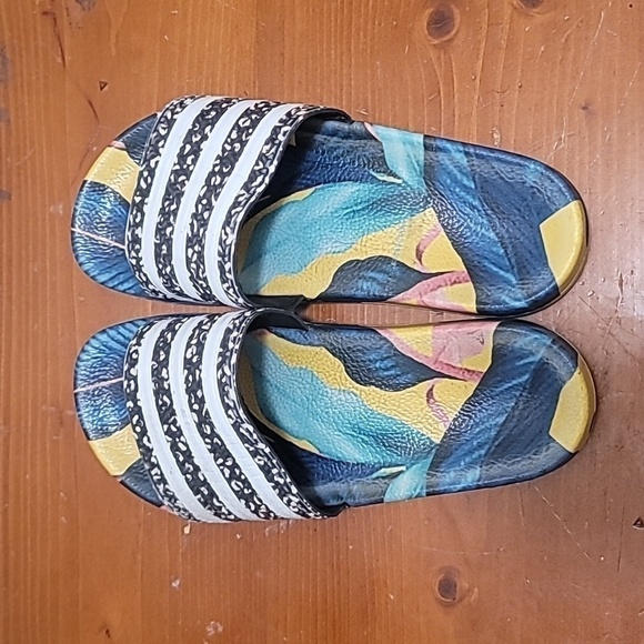 ADIDAS WOMEN'S ADILETTE SLIDE SLIP ON MULTICOLOR SANDAL SIZE 7 - Picture 7 of 8